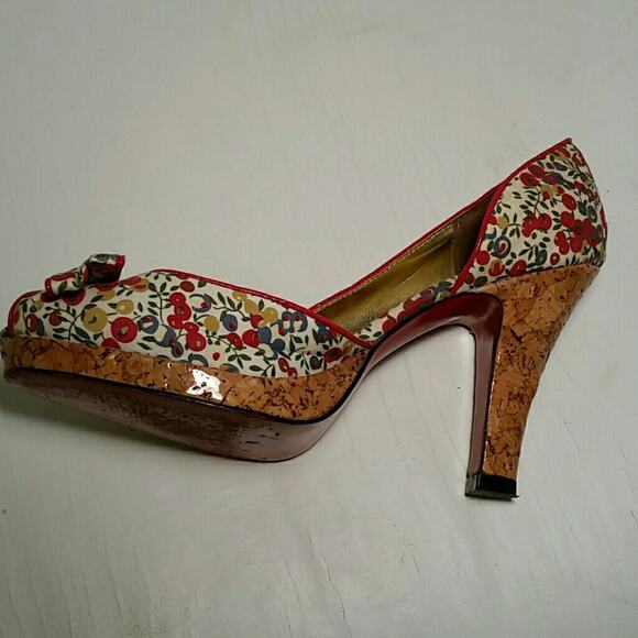 Unlisted Floral Heels. 8M - Picture 3 of 6